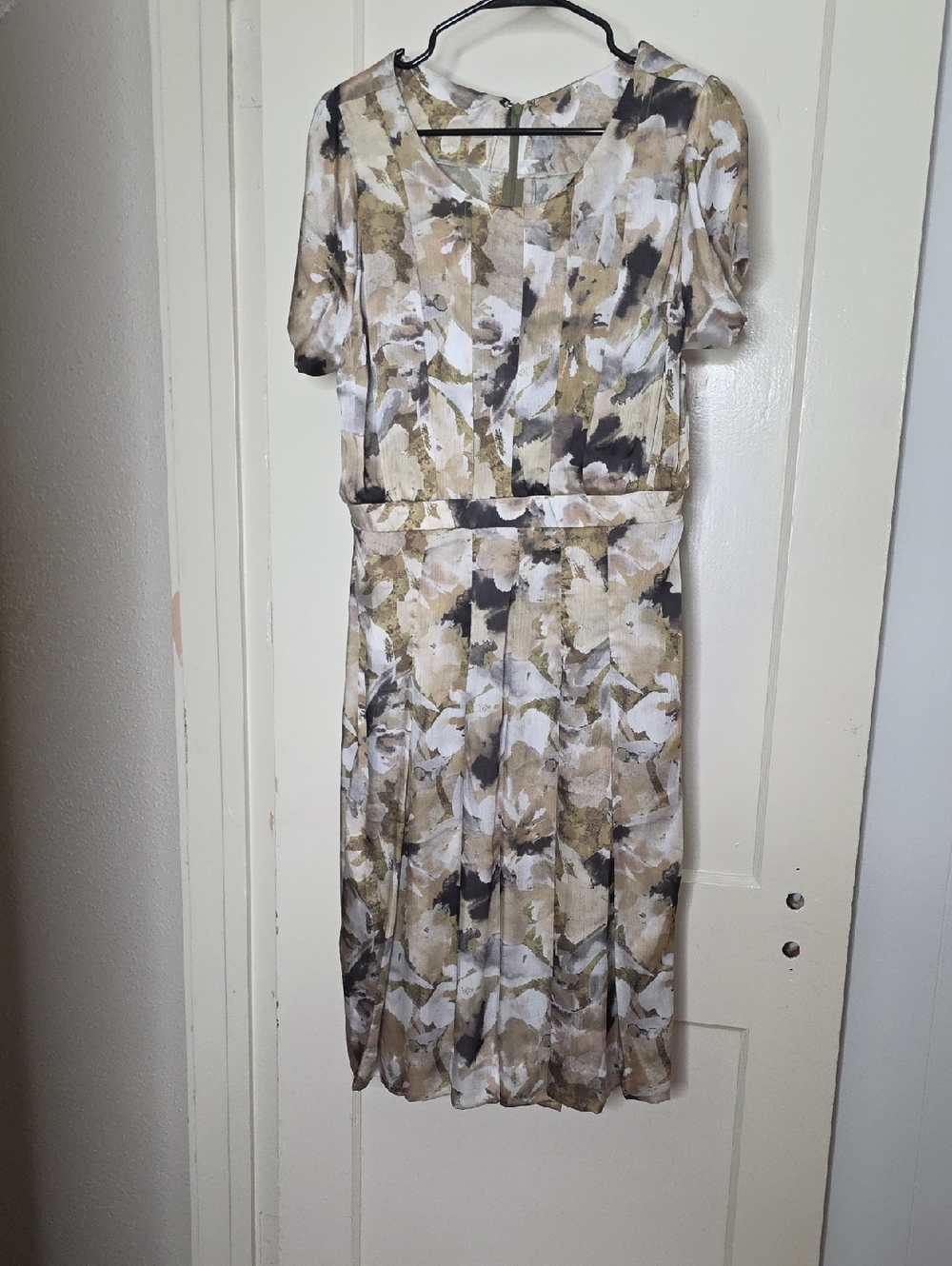 Neutral Floral Midi Dress in Beige, White & Green